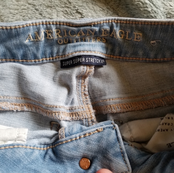 American Eagle Light Ripped Denim Jean's - Picture 5 of 5